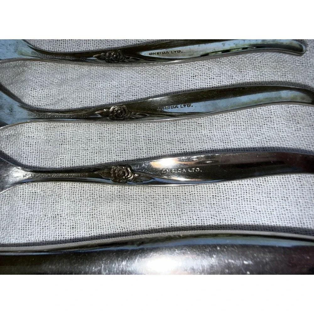 Oneida‎ Ltd Stainless Flatware , Vintage , Rose, 1 Set 5 Pieces